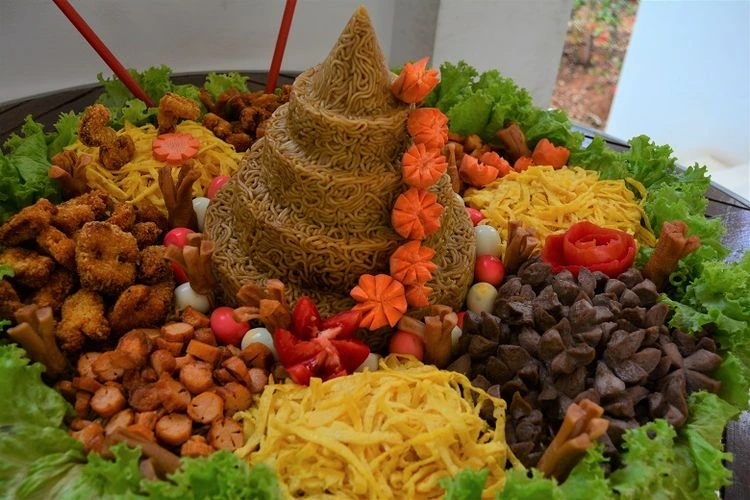 Tumpeng Mie Goreng
