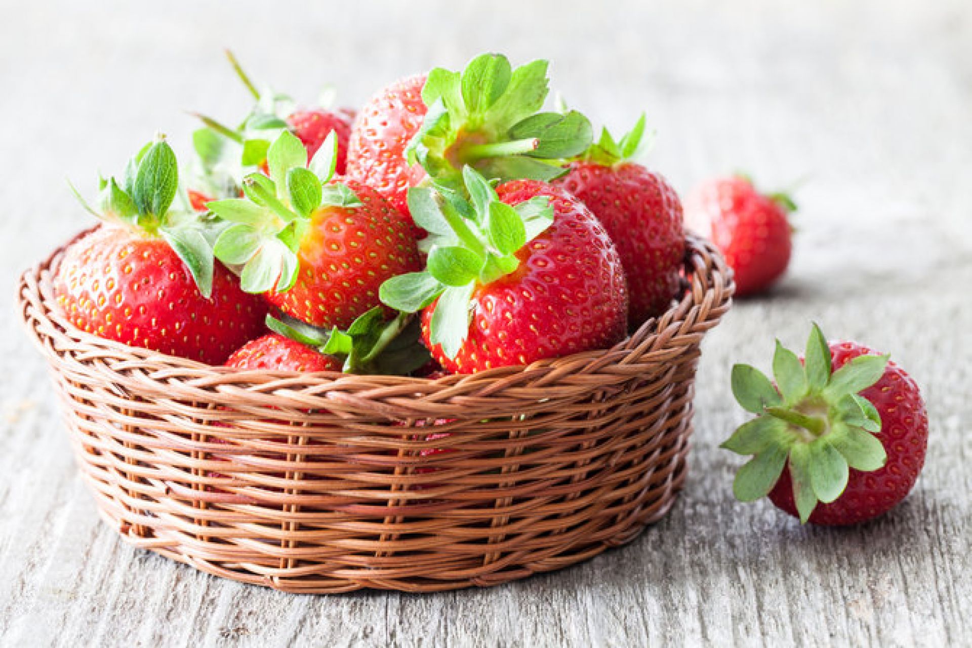 kandungan dan gizi buah strawberry