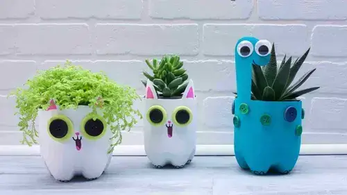 Pot Bunga dari Botol Bekas